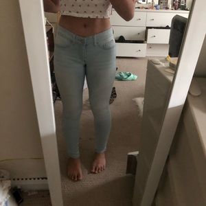 Woman’s Light Wash Denim Jeans